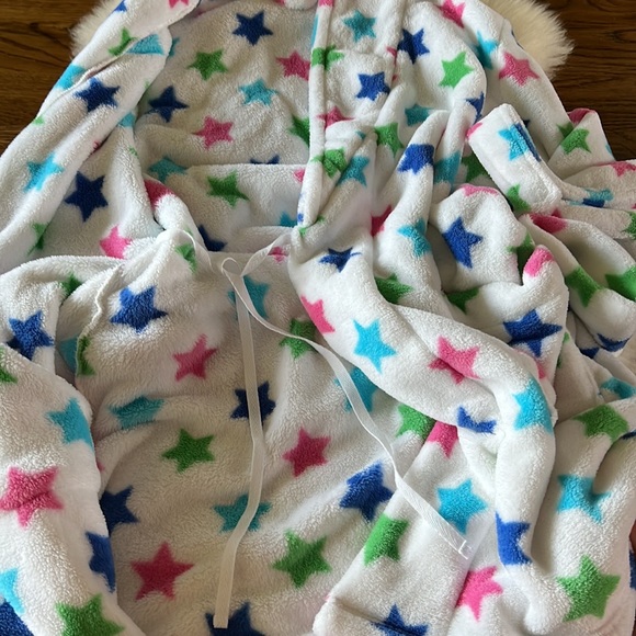 Fluffy Robe by Craft & Barrow - Picture 6 of 6